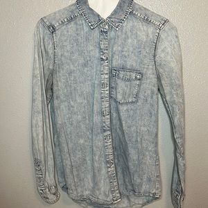 Bullhead denim chambray shirt. Size Small.